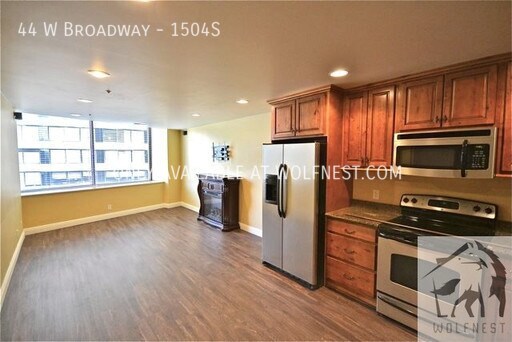 Building Photo - Remodeled 1+ Bedroom Downtown Condo! No De...
