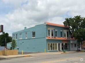 Building Photo - 2024 Broadway