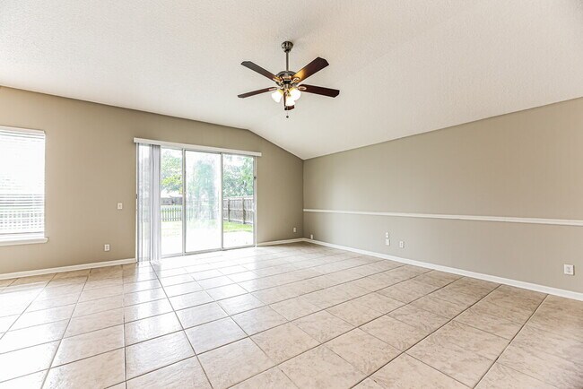 Foto del edificio - 301 N Lake Cunningham Ave