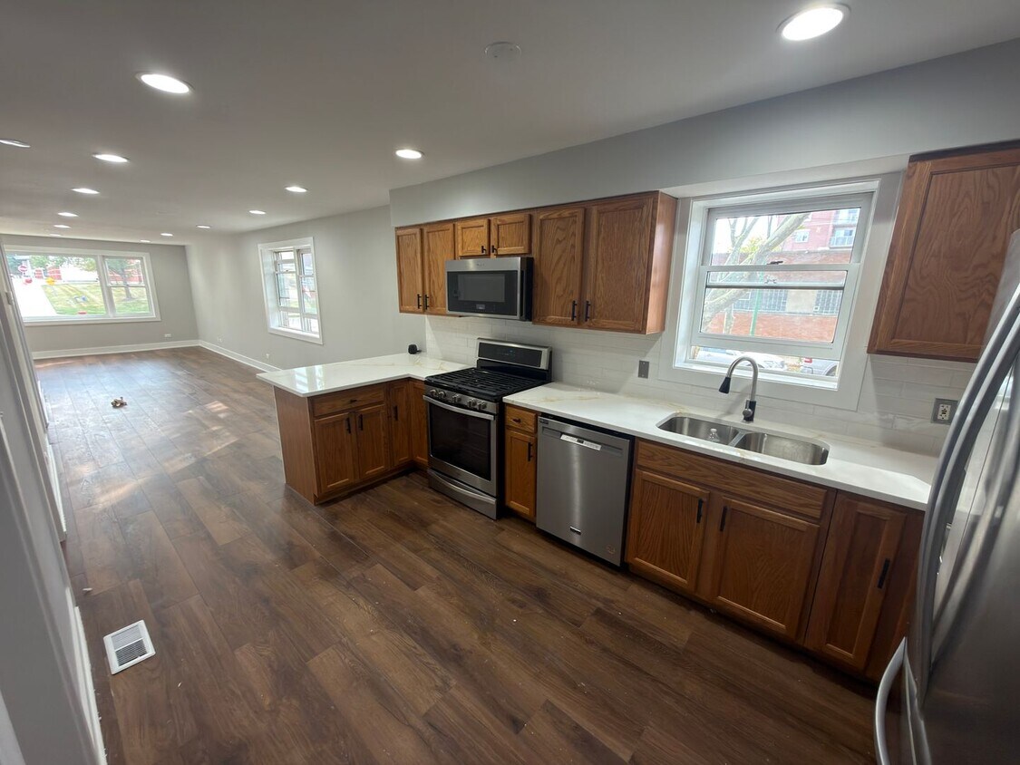 Foto principal - 6524 W Diversey Ave