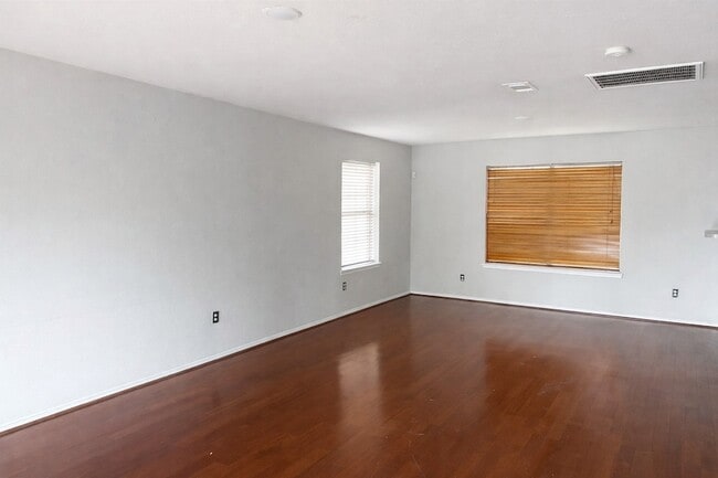 Foto del edificio - 5935 Sattler Park Dr