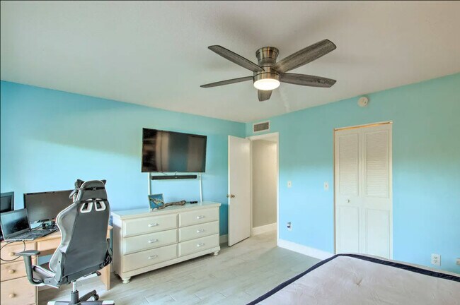 Master Bed TV Wall - 11000 S Ocean Dr