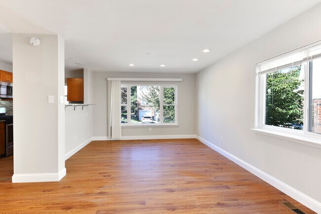 Foto del edificio - 9331 Neil Rd
