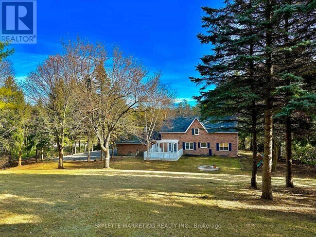 Building Photo - 8 Blue Grass Dr