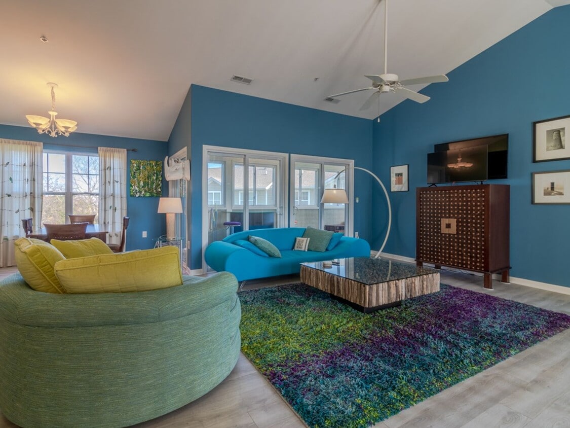 Foto principal - YEAR ROUND RENTAL- FURNISHED - 3 BEDROOM CONDO - WOODS COVE