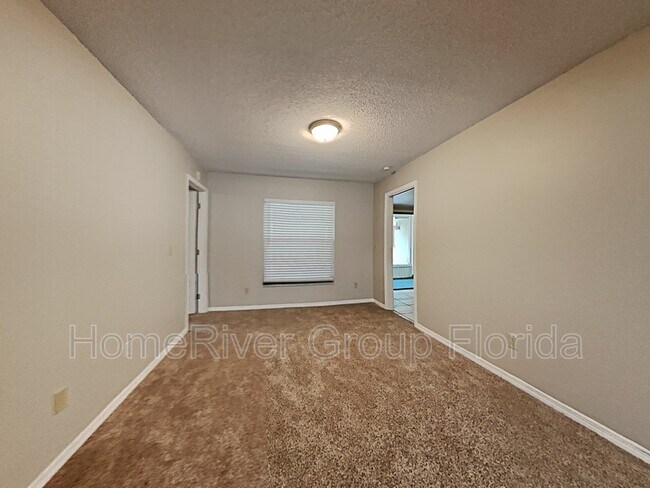 Building Photo - 107 Lyndhurst Dr