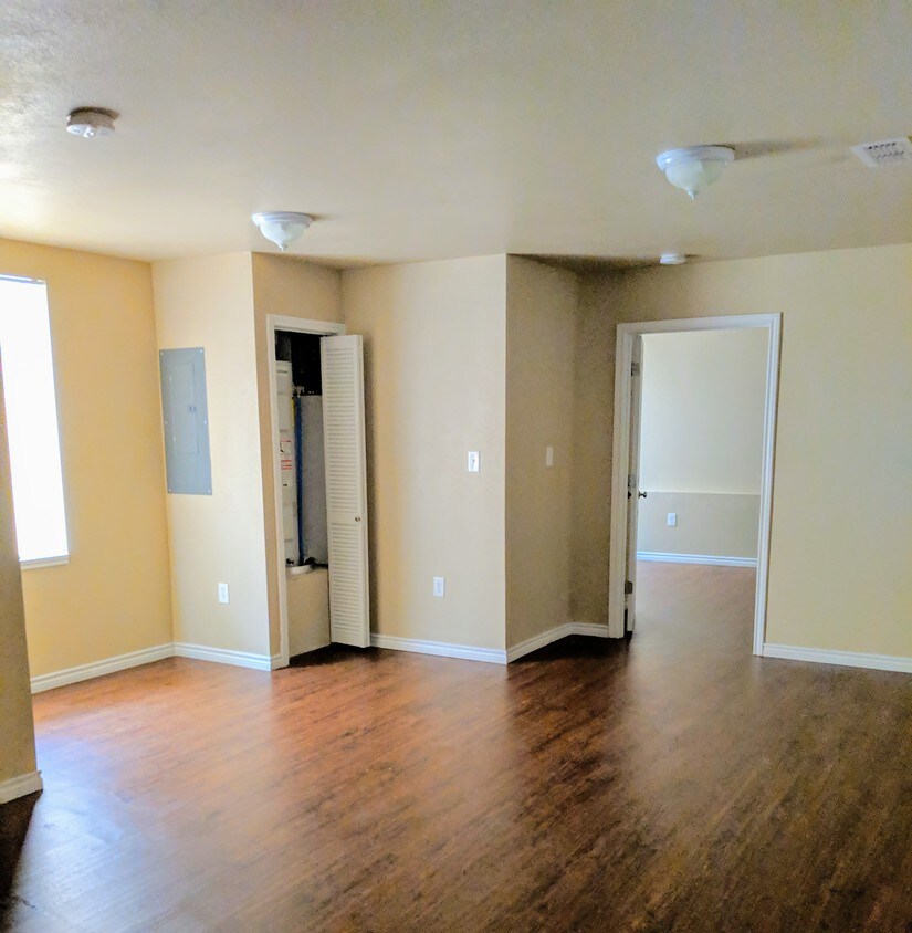 911 College Ave, Jacksonville, TX 75766 Apartments in Jacksonville