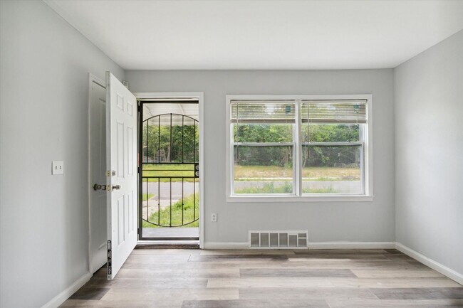 Foto del edificio - $1,050/month - 2 Bed 1 Bath