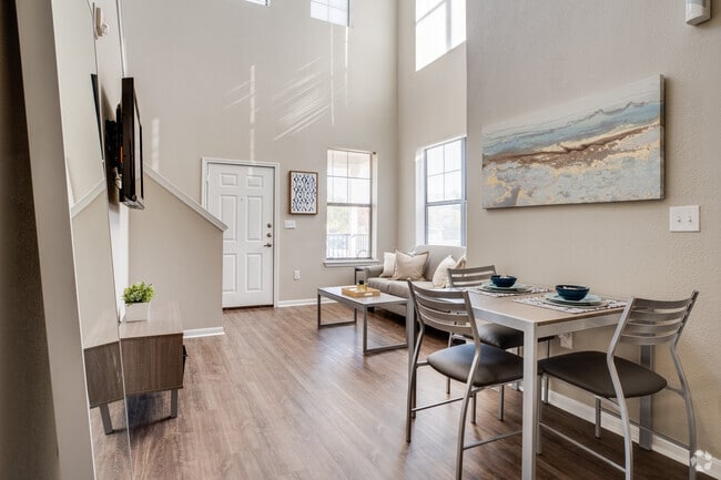 4BR, 4BA Flat - 1,282SF - 2818 Apartments - Historical Acess