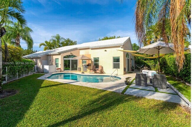 Foto del edificio - Wilshire Court, Pembroke Pines, FL 33027 - 3 BR 3 BA single-family home