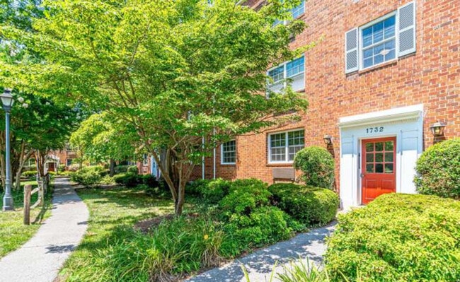 Building Photo - 1732 W Abingdon Dr