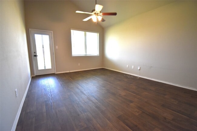 Foto del edificio - 5930 Dovershire Blf Wy