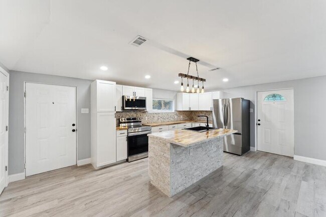 Foto del edificio - 8576 E B Cooper Hwy