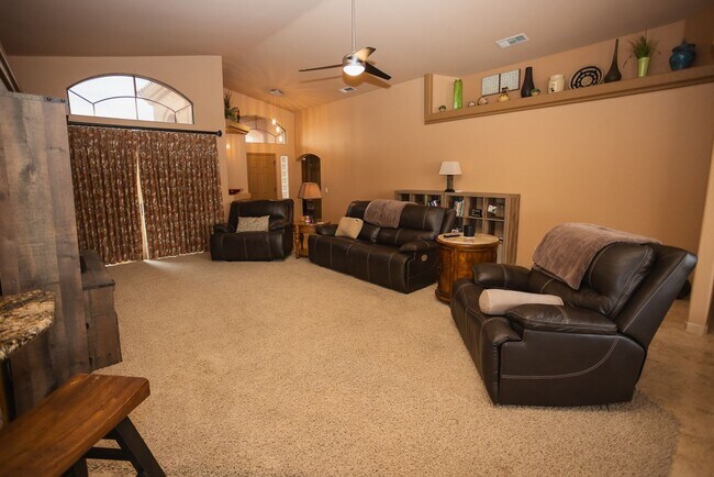 Foto del edificio - Lake Vacation!! 3 Bed 2 Bath POOL Home!!