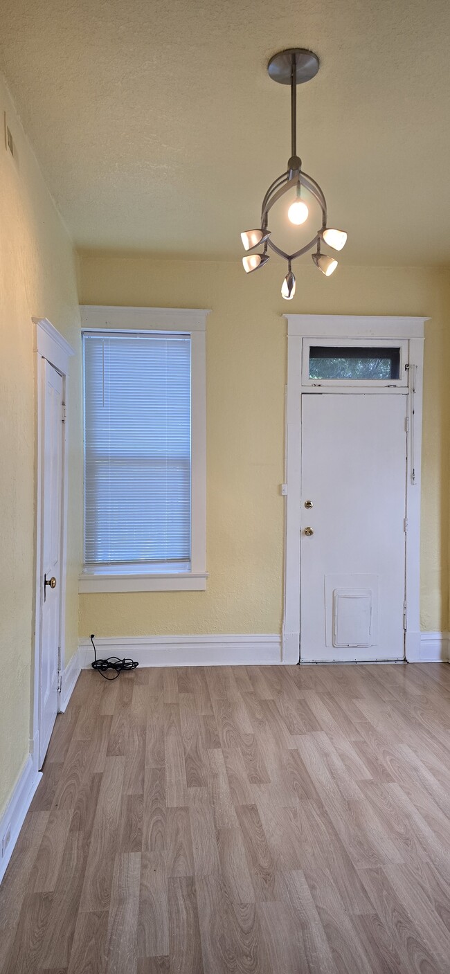 Building Photo - 1057 S 900 E