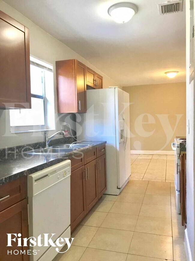 Foto del edificio - 3057 SW 2nd St