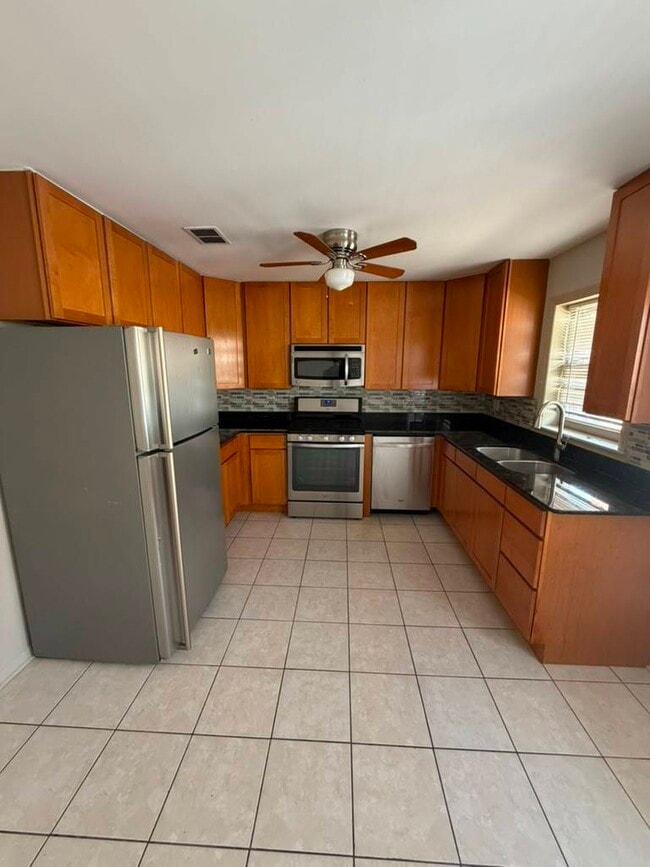 Building Photo - 5636 W Goodman St