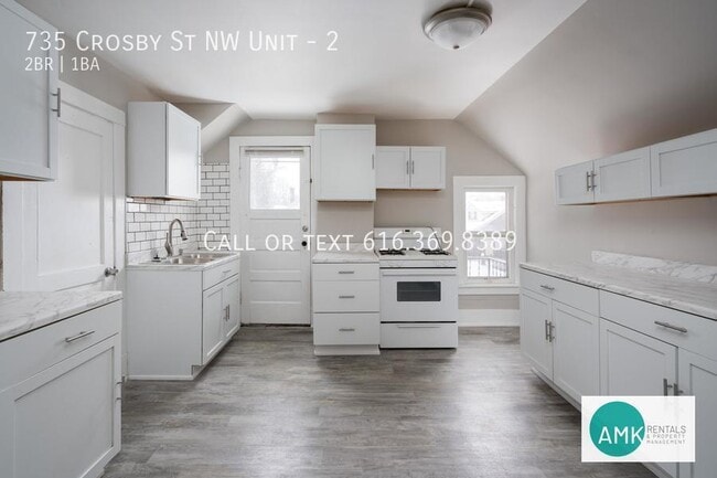 Building Photo - 735 Crosby St NW