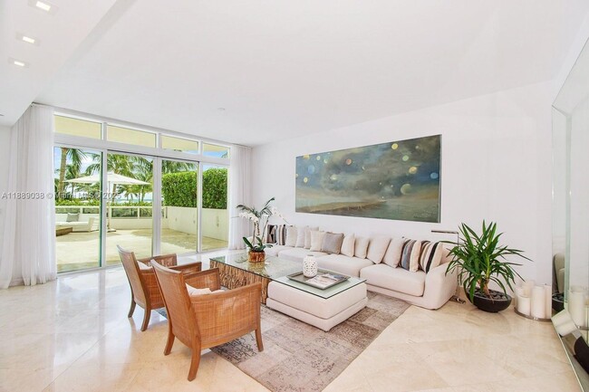 Foto del edificio - 50 South Pointe Dr