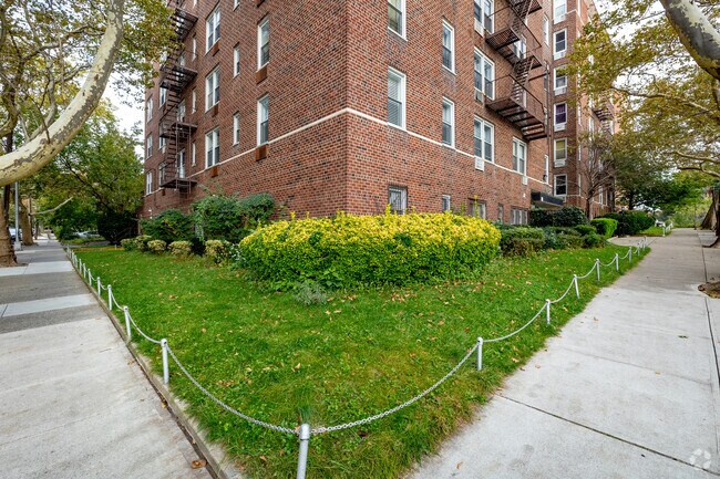Foto del edificio - 9707 67th Ave
