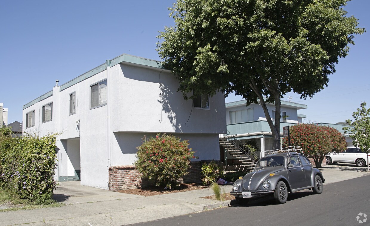 Building Photo - 4343 Essex St
