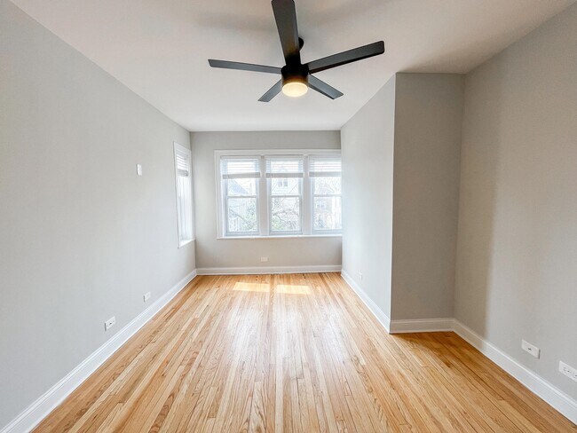 Foto del edificio - 3321 N Karlov Ave
