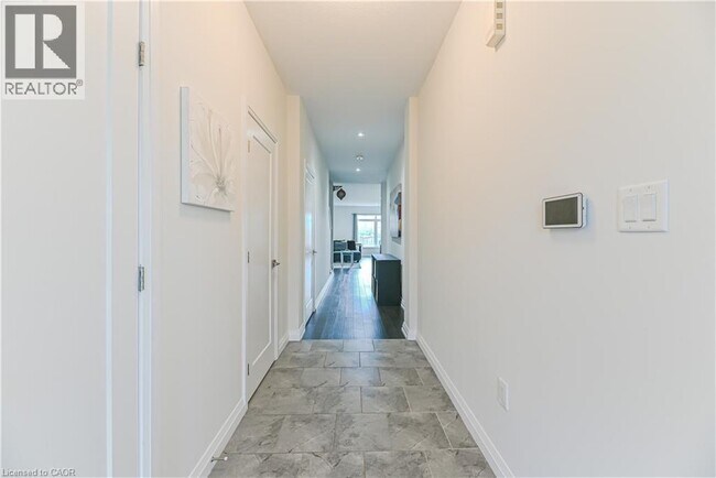 Building Photo - 35 Midhurst Heights