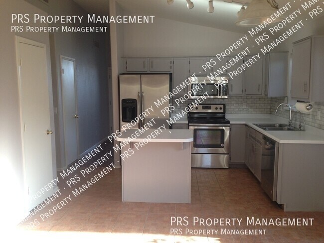 Building Photo - Just Listed