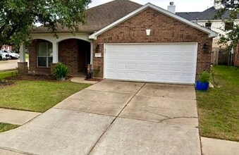 Building Photo - 10022 Driftwood Park Dr