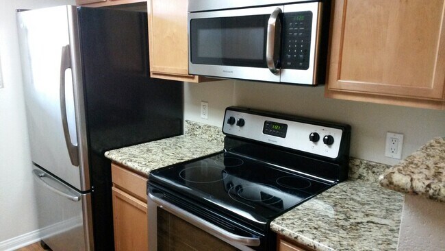 Foto del edificio - 2 bdrm, 2 bath 1050 SqFt, Carmel Mtn 2nd f...