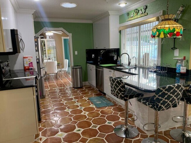 Foto del edificio - 1283 Larch Way