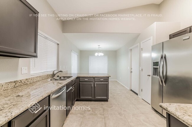 Building Photo - 3111 W Louise Dr