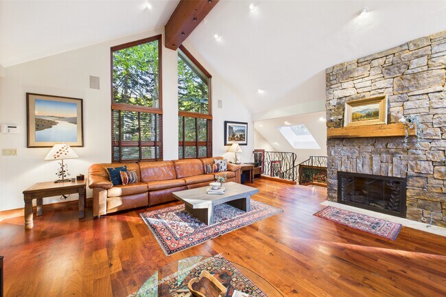 Foto del edificio - 593 Meadowood Dr