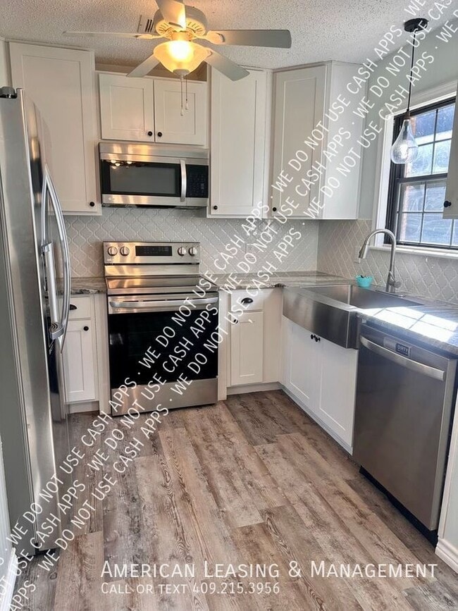 Building Photo - 819 Willow Oak St