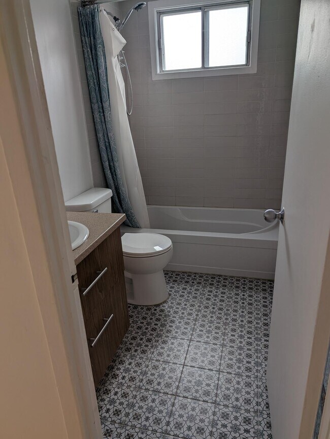 Building Photo - 444 Rue Moreau