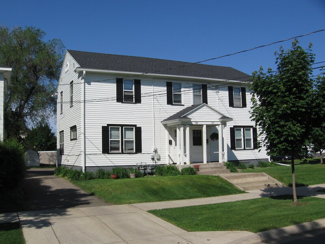 Primary Photo - 525 8th Ave N