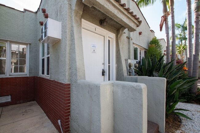 Building Photo - 5212 Fountain Ave
