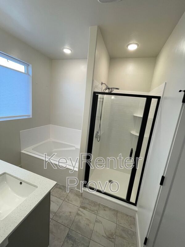 Foto del edificio - 434 Wood Stream Rd