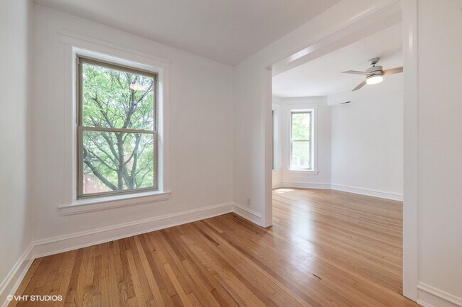 Building Photo - 4000 N Hermitage Ave
