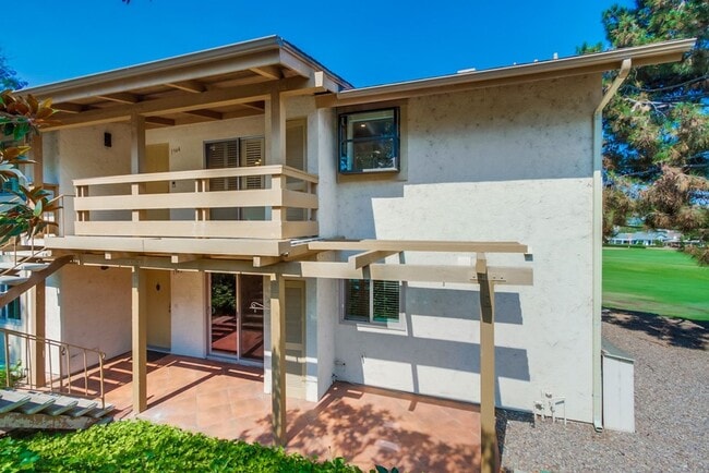 Building Photo - Gorgeous Upper Unit Condo in Fairway Knoll...