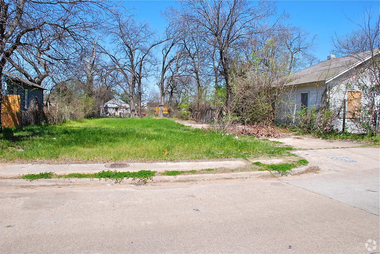 Building Photo - 3319 Spring Ave
