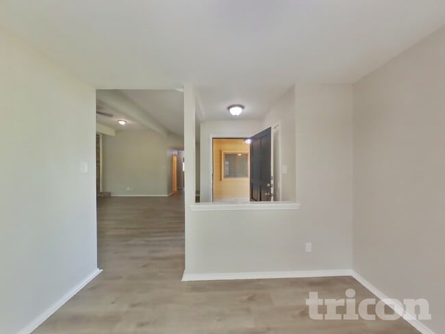 Building Photo - 708 Wedgegate Dr