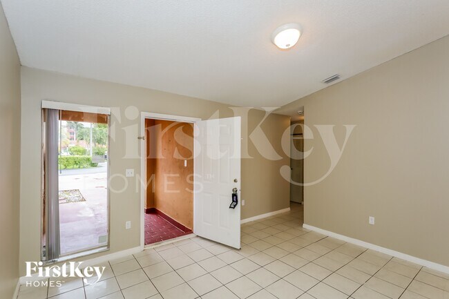 Building Photo - 1934 SW 123rd Ave