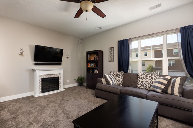 Foto del edificio - 723 Cox Ct