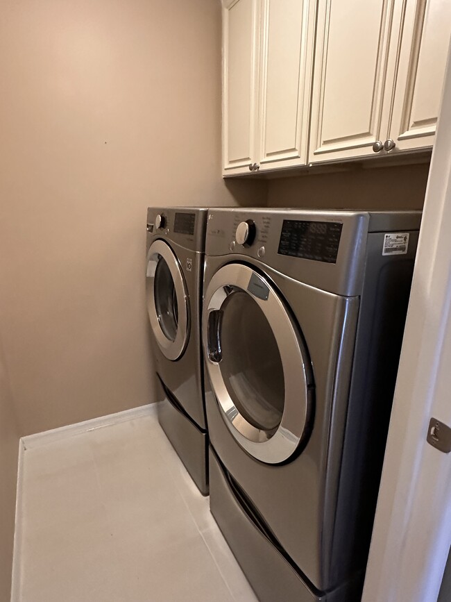 Full size washer & dryer - 2912 Lake Pineloch Blvd