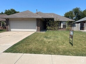 Building Photo - 1225 SW 99th Terrace