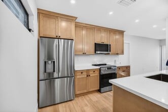 Building Photo - 3830 Eastview Ave