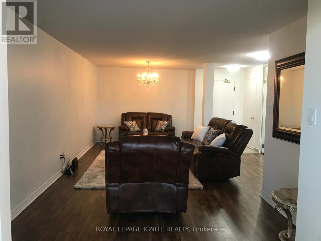 Photo principale - 11753-11753 Sheppard Ave E