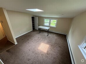 Building Photo - 615 Floral Pl