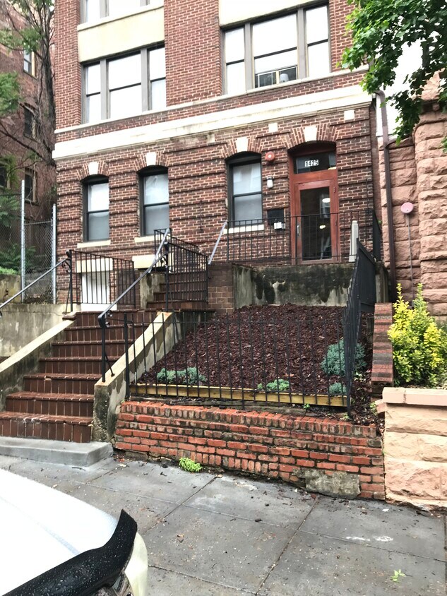 Building Photo - 1425 Chapin St NW